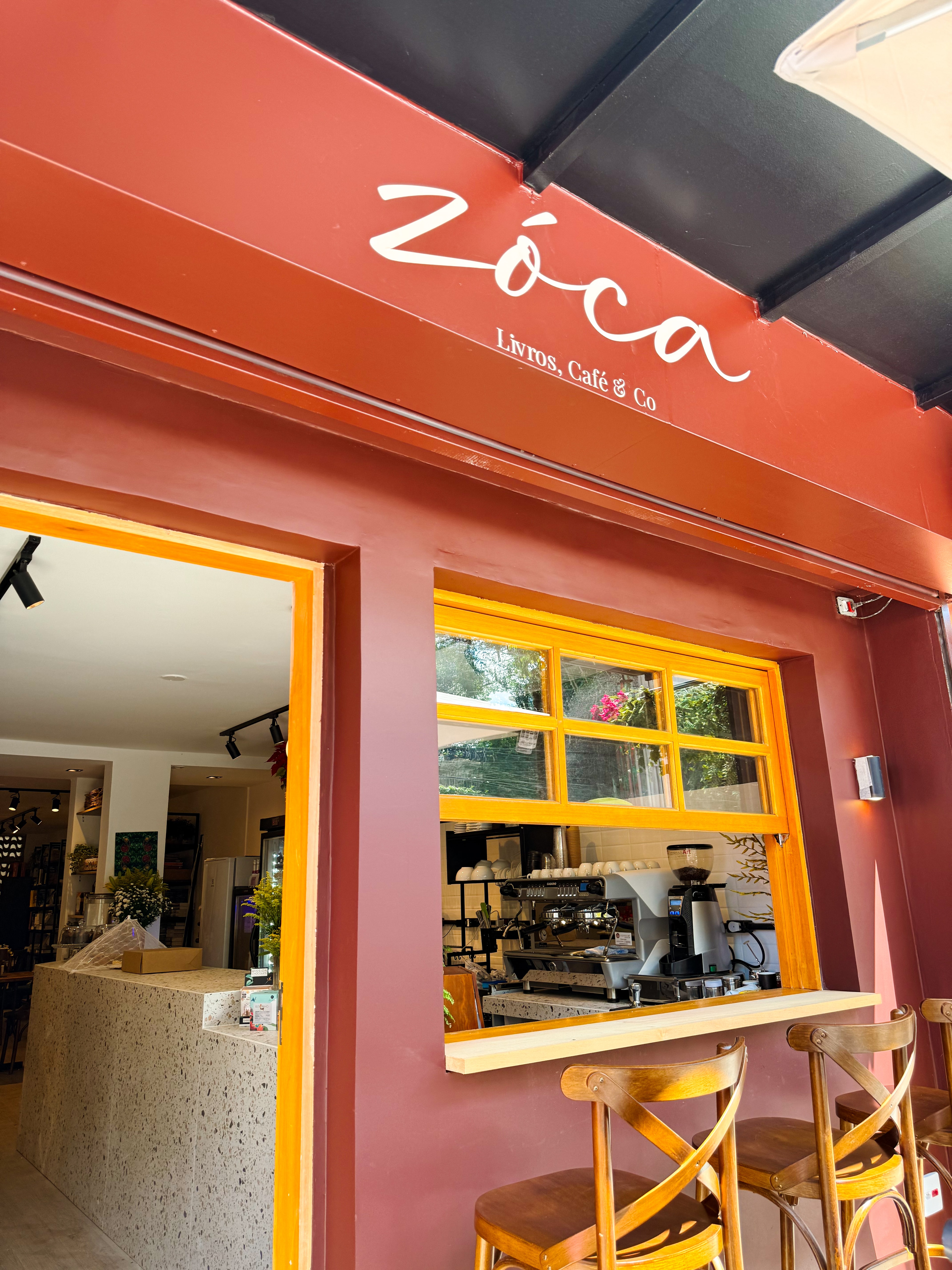 Fachada do Zóca — Livros, Café & Co no Real Parque, São Paulo